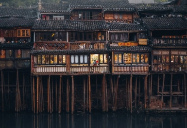 Cảnh Phượng Hoàng cổ trấn Trung Quốc thắng giải bức ảnh lịch sử của năm