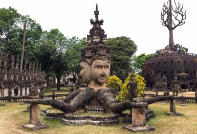 Tham quan Vườn tượng Phật Buddha Park tại Lào