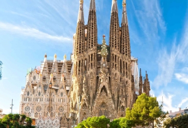 Tham quan Vương cung Thánh đường Sagrada Familia ở Barcelona