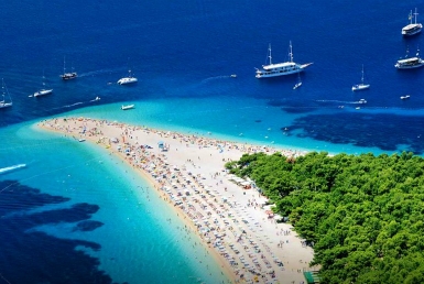 Vẻ đẹp ngỡ ngàng của bãi biển Zlatni Rat ở Croatia