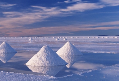 Vẻ đẹp của cánh đồng muối Salar de Uyuni hút hồn du khách