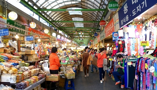 Chợ Gwang jang – Phố ẩm thực đêm sôi động ở Seoul