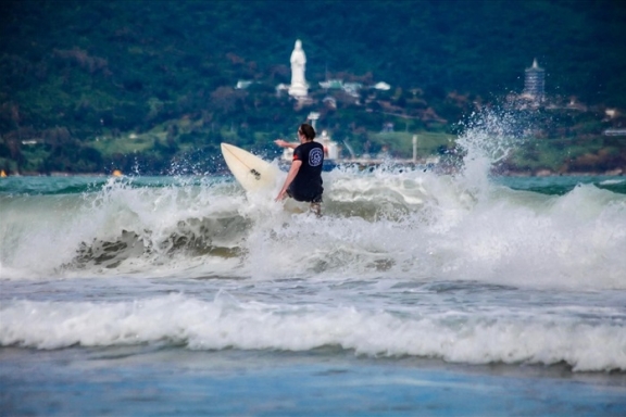 Đà Nẵng lần đầu tổ chức cuộc thi 'Lướt sóng Đà Nẵng mở rộng 2022'