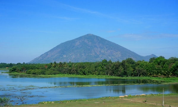 Vẻ đẹp hoang sơ huyền bí của núi Bà Đen, Tây Ninh