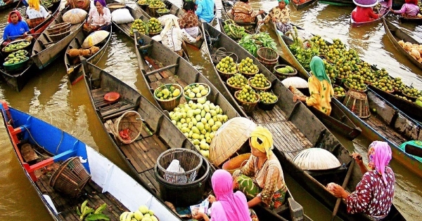 Vui chơi ăn uống quên đường về tại chợ nổi Cái Răng