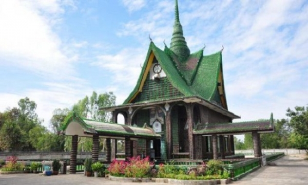 Ghé thăm Chùa Wat Pa Maha Chedi Kaew ở Thái Lan