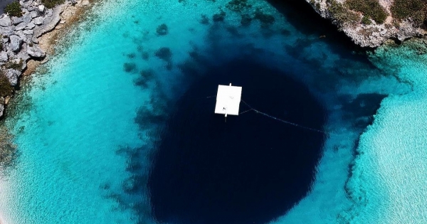 Bạn đã biết về hố xanh sâu nhất thế giới tại Bahamas?