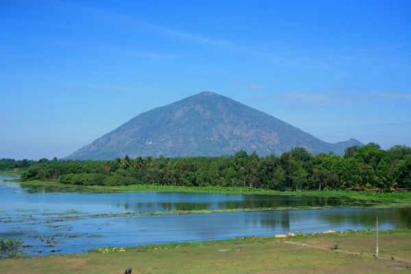 Vẻ đẹp hoang sơ huyền bí của núi Bà Đen, Tây Ninh