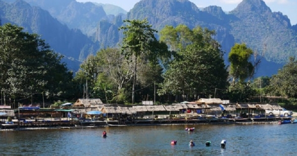 Vang Vieng - thiên đường du lịch sinh thái của nước bạn Lào