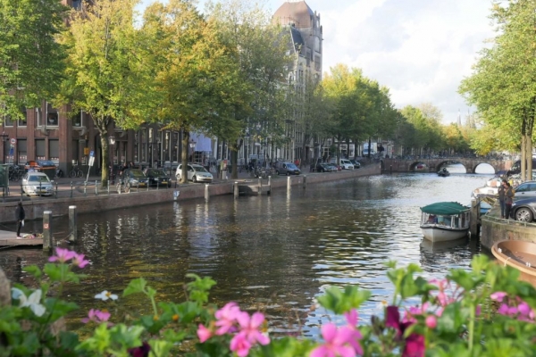 Đắm chìm vào khung cảnh lãng mạn trên kênh đào ở Amsterdam