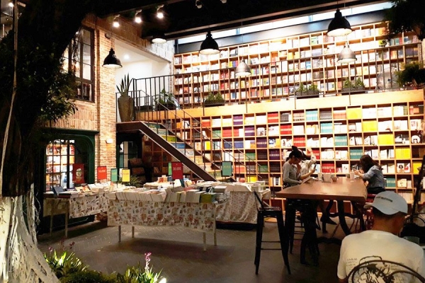 Lưu ngay những quán cafe sách ở Sài Gòn cực chill