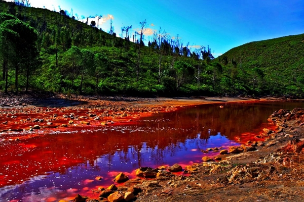 Khám phá dòng sông đỏ Rio Tinto ở Tây Ban Nha