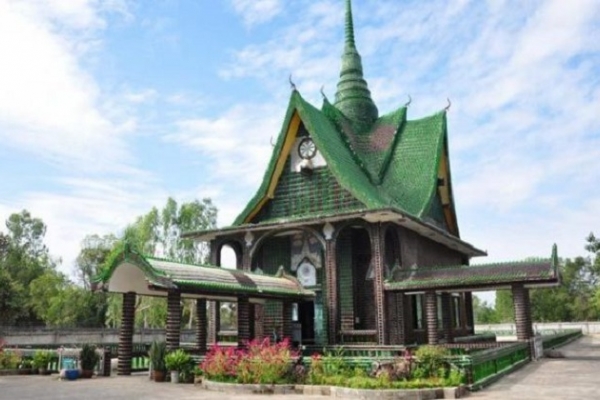 Ghé thăm Chùa Wat Pa Maha Chedi Kaew ở Thái Lan