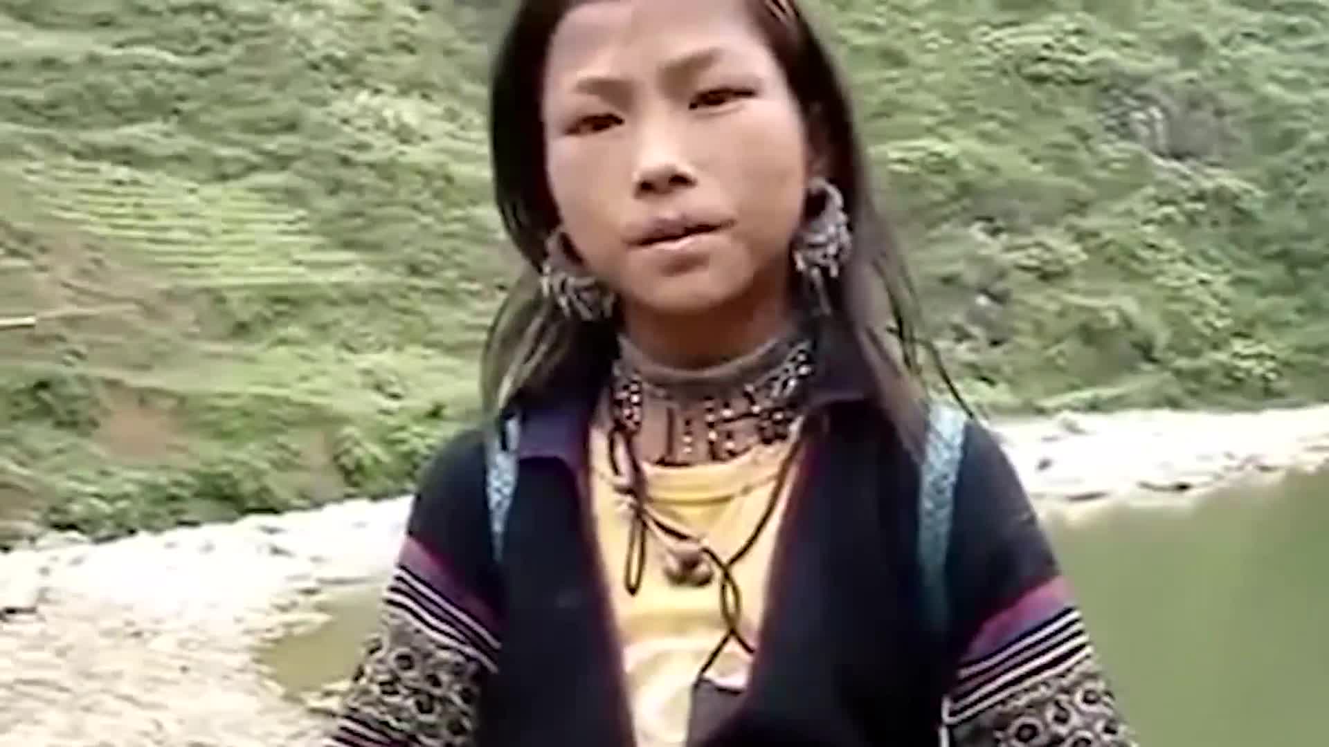 co-be-hmong-gioi-tieng-anh-lo-thi-mai-tro-thanh-y-ta-phong-dich-o-bi