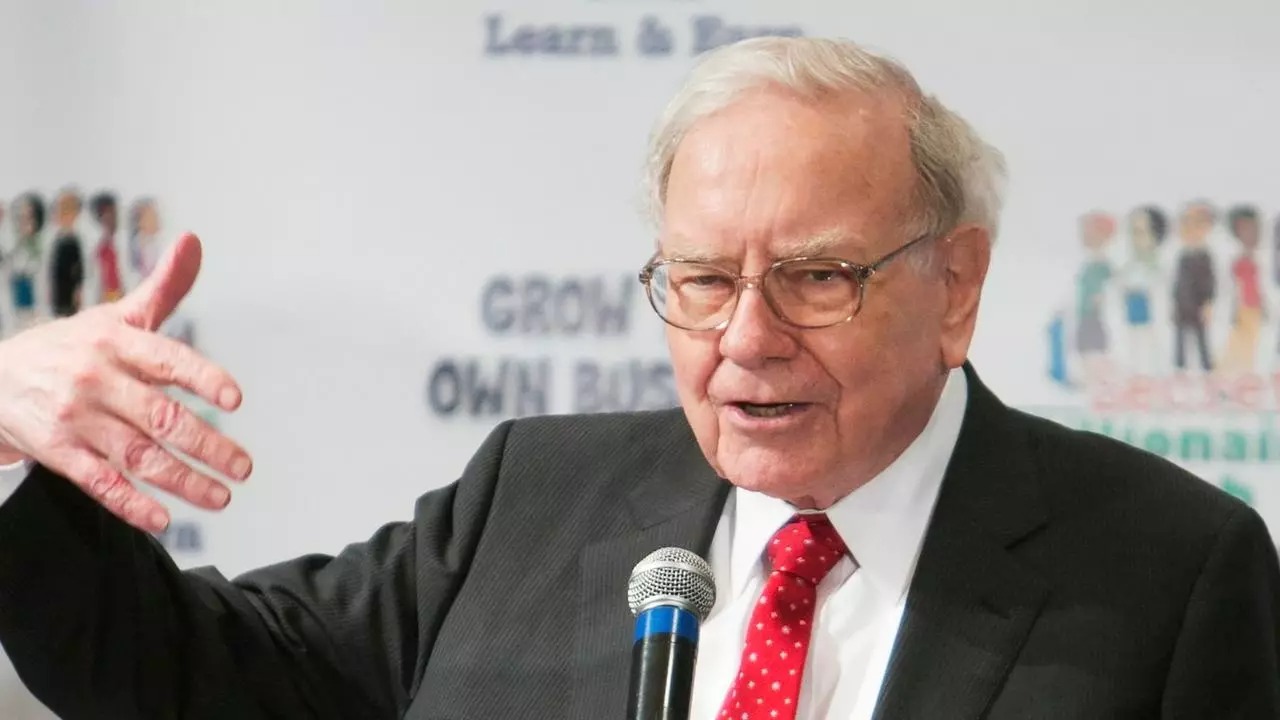 Tỷ phú Warren Buffett hé lộ sai lầm dạy con của nhiều cha mẹ: 'Chờ con lớn mới dạy về tiền bạc là quá muộn'