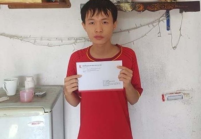 Đinh Minh Triều (SN 2003) vừa xuất sắc thi đỗ ĐH Bách Khoa Hà Nội nam-sinh-mo-coi-do-dh-bach-khoa-ha-noi-nhuong-su-giup-do-cho-ban-khac