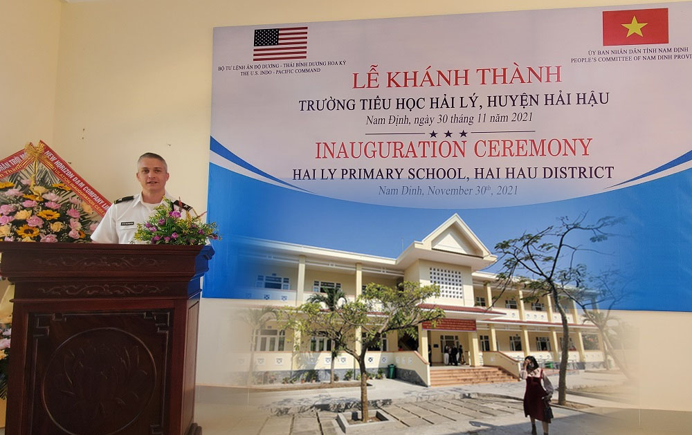 Mỹ bàn giao trường học cho Việt Nam: Vừa làm nơi để học, vừa làm nơi trú ẩn