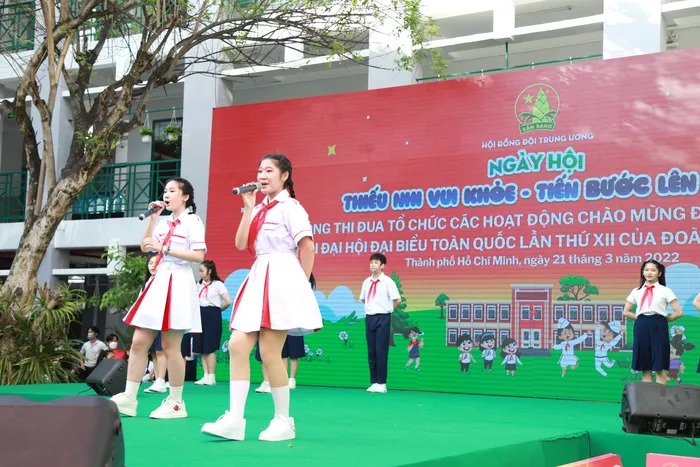 cay-van-nghe-dam-me-nghe-thuat-trich-tien-thuong-ung-ho-nguoi-ngheo