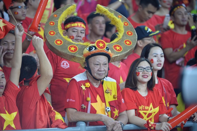 Kể chuyện SEA Games: Cổ động viên 'nhiệt huyết số 1 Việt Nam' Nguyễn Quang Tuấn suốt 20 năm làm mũ linh vật