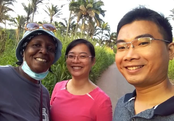 Vợ chồng bác sĩ Việt Nam tự nguyện sang Angola thổi luồng 'sinh khí' mới trên vùng đất khô cằn