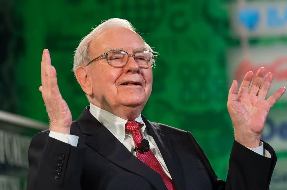 Tỷ phú Warren Buffett bật mí cách đầu tư dễ dàng đến 'con khỉ' cũng có thể làm