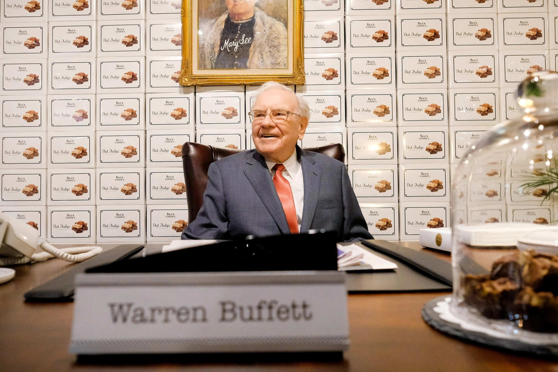 Warren Buffet và tâm niệm làm việc vì đam mê: Từng bỏ qua việc hỏi lương, cuối tháng mới biết nhận bao nhiêu tiền
