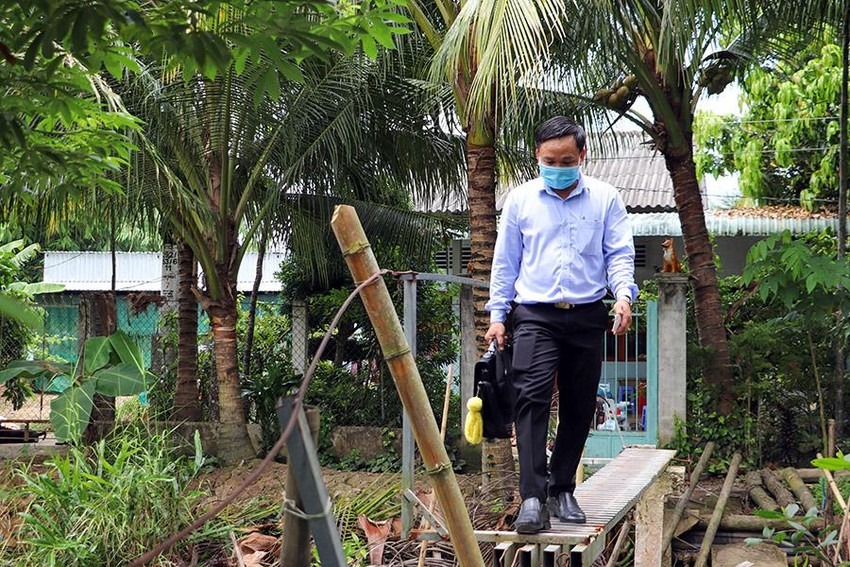 Lâu dần, nhận ra đây là cách hay để có thêm kinh phí làm thiện nguyện, thầy quyết định duy trì bán vé số hon-10-nam-het-long-vi-thien-nguyen-cua-thay-giao-can-tho