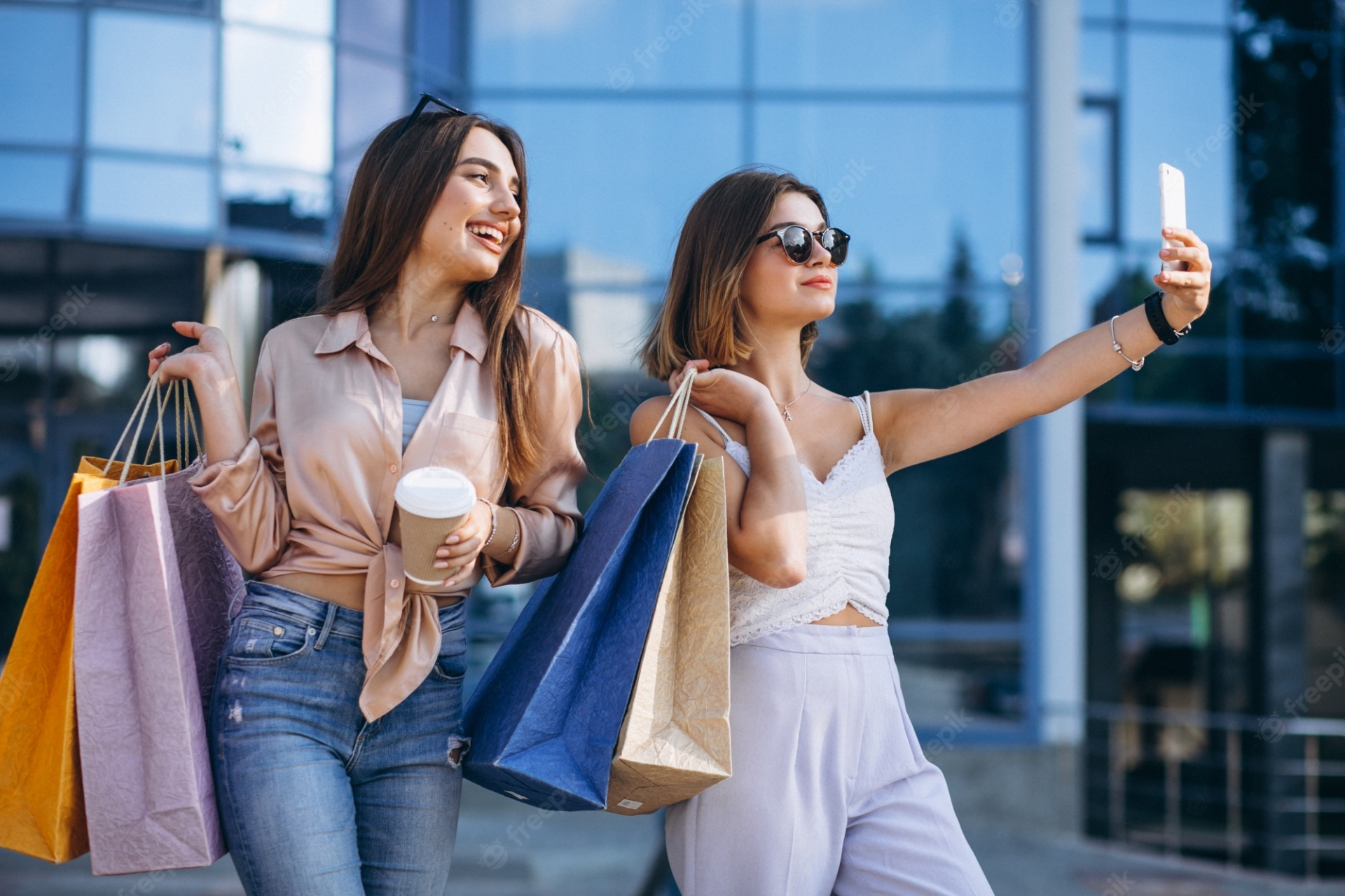 Nghiên cứu mới: Uống cà phê trước khi mua sắm kích thích bạn tiêu nhiều hơn