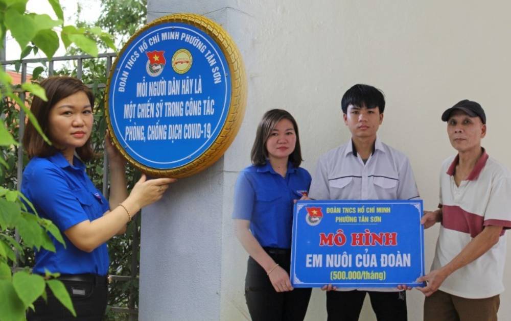 Trần Huyền Trang: 'Chị nuôi' giúp học sinh nghèo Thanh Hóa được tiếp bước đến trường