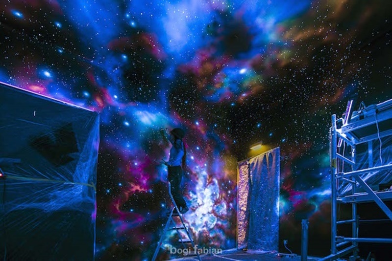 Những bức tường sơn UV đẹp như vũ trụ kỳ ảo