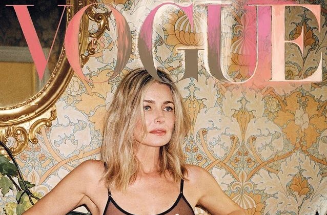 Siêu mẫu 56 tuổi khoe body cực đốt mắt trên bìa tạp chí Vogue