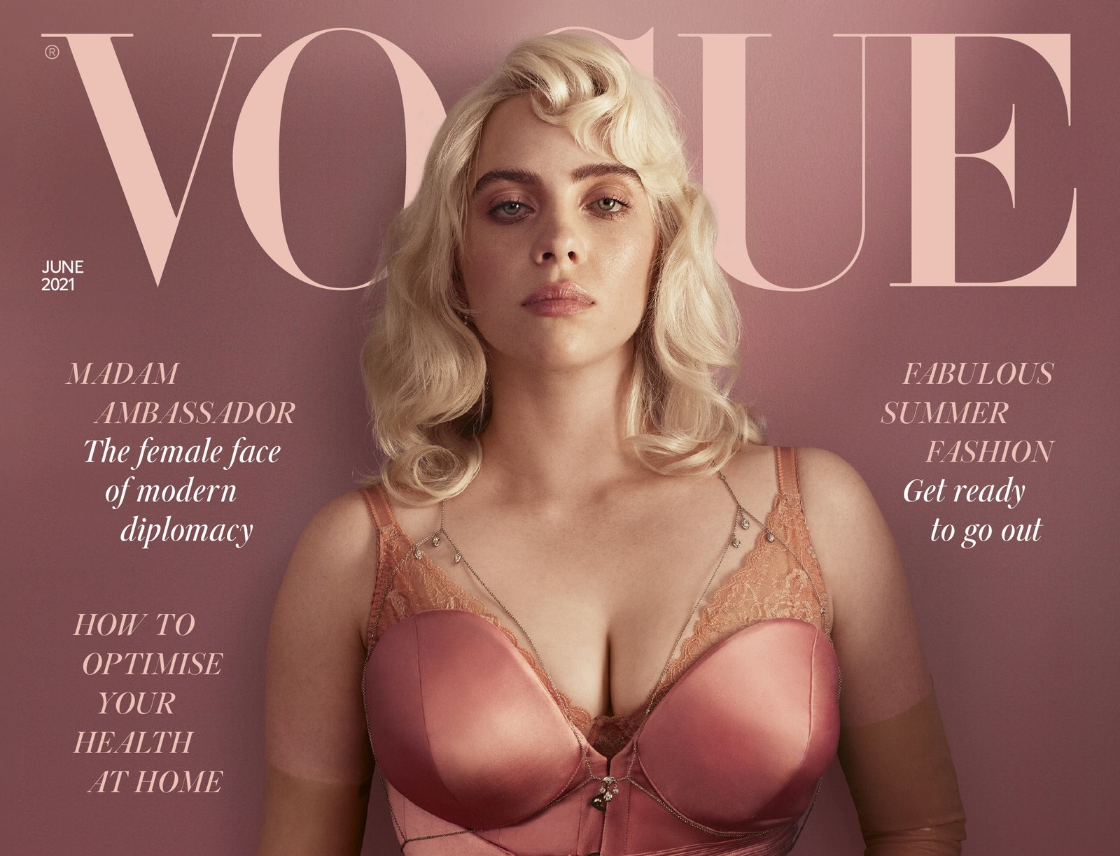 Billie Eilish lần đầu lột xác thành đóa hồng gợi cảm trên bìa tạp chí Vogue