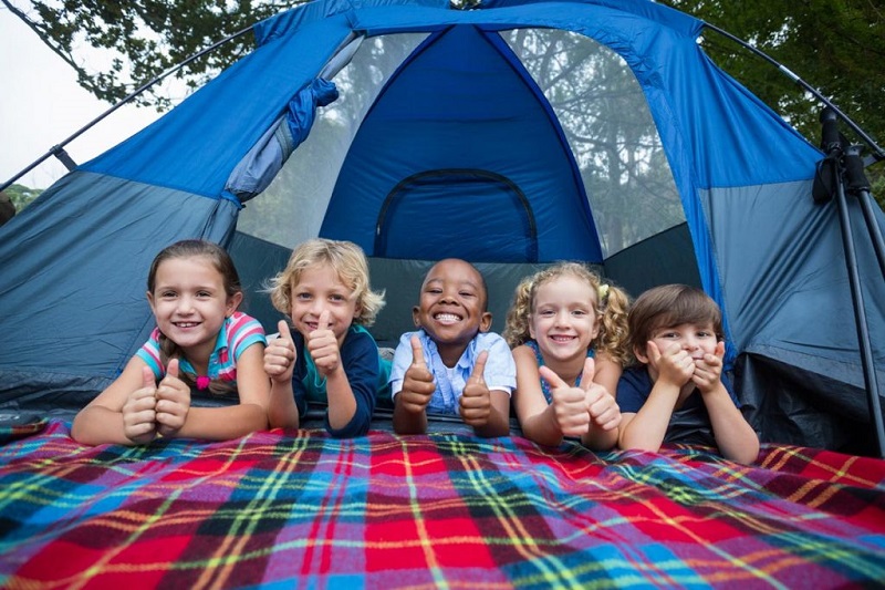 Những lợi ích khi cho con đi cắm trại Camping mùa hè