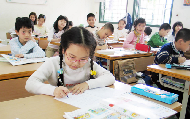 Bộ GD&ĐT lý giải về nghĩa của từ “bắt buộc” trong quyết định đưa tiếng Hàn vào trường học