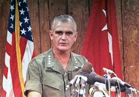 Đại tướng William Westmoreland - Tổng tư lệnh quân đội Mỹ trong Cuộc chiến tranh Việt Nam (1964 - 1968) 12-tuong-linh-lung-danh-dai-bai-duoi-tay-dai-tuong-vo-nguyen-giap-3