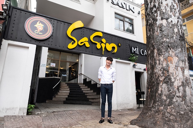 Quốc Trường muốn mì cay sẽ nằm tr4ong top 5 sự lựa chọn của các gia đình Việt dùng để thay thế nếu không nấu cơm hoặc khi ngán phở thì chuyển sang mì cay bi-quyet-lam-giau-tu-hai-ban-tay-trang-cua-dien-vien-quoc-truong-7