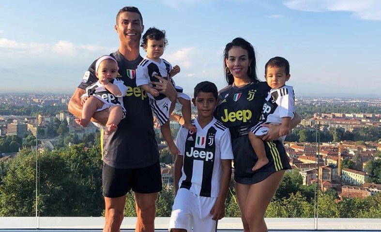 Giải mã nguồn gốc những đứa con đáng yêu của Cristiano Ronaldo