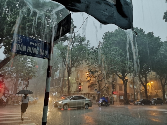 Nhiệt độ hôm nay 5/7/2022: Chiều tối nay Hà Nội mưa giông