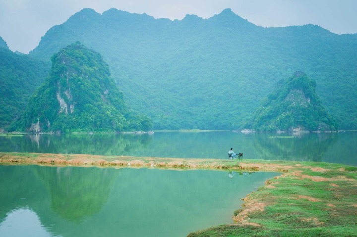 Hồ Tuy Lai - 'vịnh Hạ Long ở Hà Nội': Cảnh non nước hữu tình khiến ta quên đi mọi muộn phiền 