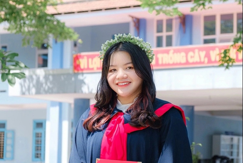 Đặng Thị Bích Trâm - nữ sinh đạt điểm 10 môn Văn thi tốt nghiệp THPT 2022: 'Em viết 11 trang giấy trong 115 phút'