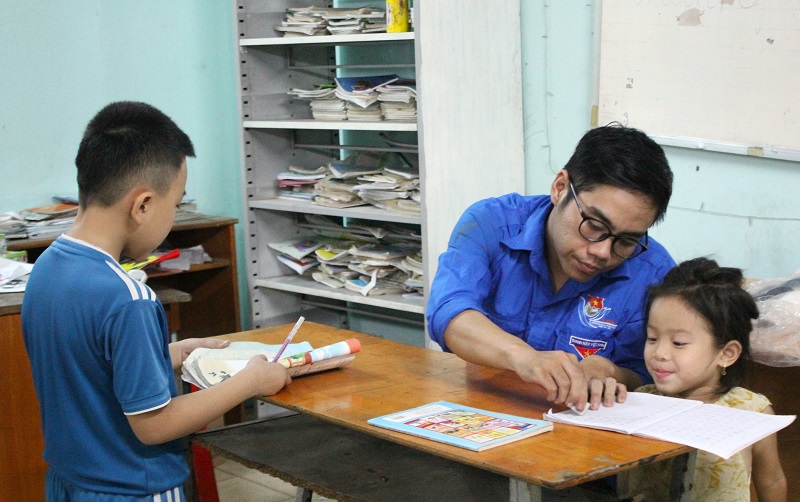 Ninh Việt Trí - chàng thanh niên dành cả thanh xuân làm 'sứ giả' kết nối các lớp học tình thương