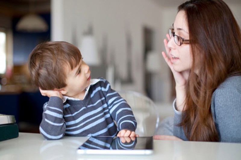 Trẻ nói nhiều cũng là dấu hiệu của trí thông minh: Cha mẹ đừng cấm cản con