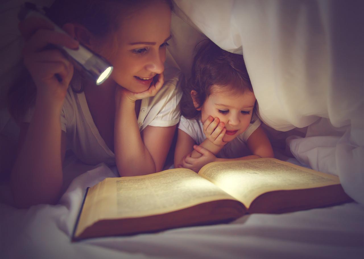 Cha mẹ làm 4 điều này trước khi ngủ: Trẻ tự lập, ăn ngủ đúng giờ, sống tình cảm hơn