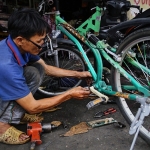Chuyện lão sửa xe 'khùng' dốc tiền cải tạo xe đạp tặng học sinh nghèo