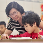 Tấm lòng vàng của bà giáo U70 dành nửa đời người để cưu mang, dạy dỗ trẻ khuyết tật