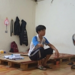 Cám cảnh nam sinh người Dao khuyết tay bị 'móc' mất 10 triệu học phí: Mẹ em nghe xong mà ngất xỉu