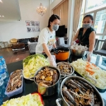 Tấm lòng của mẹ con diễn viên Trương Ngọc Ánh: Dậy sớm nấu 300 suất ăn gửi tặng khu cách ly