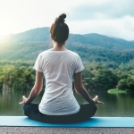 5 bài tập yoga đơn giản giúp hội chị em cải thiện vóc dáng trong những ngày giãn cách tại nhà