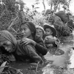 Quặn lòng trước loạt ảnh trẻ em Việt Nam thời khói lửa chiến tranh