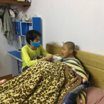 Tình cảnh đáng thương của người phụ nữ mắc COVID-19 chăm 2 con bị ung thư và đa dị tật